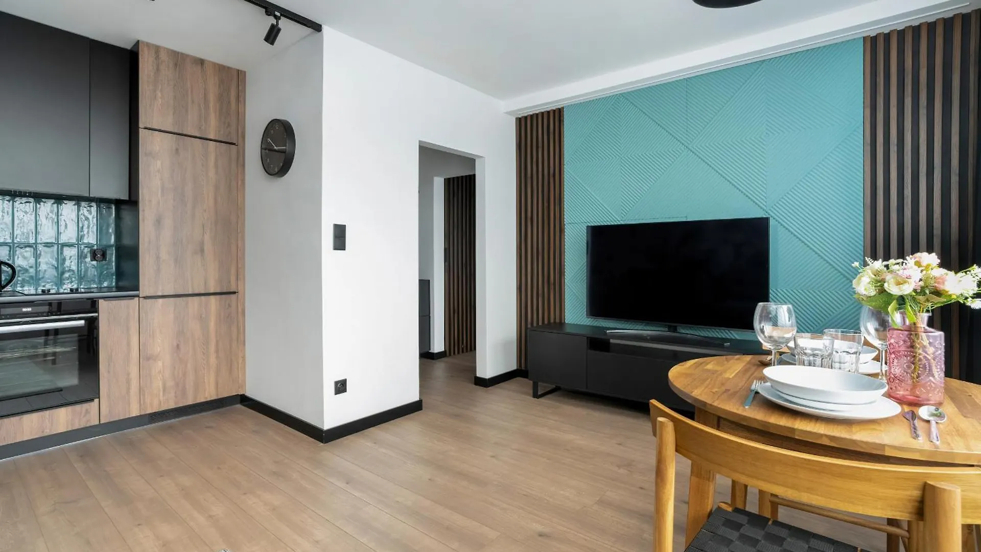 Spacious Apartment In A Quiet Area Of Poznan By Noclegi Renters 폴란드
