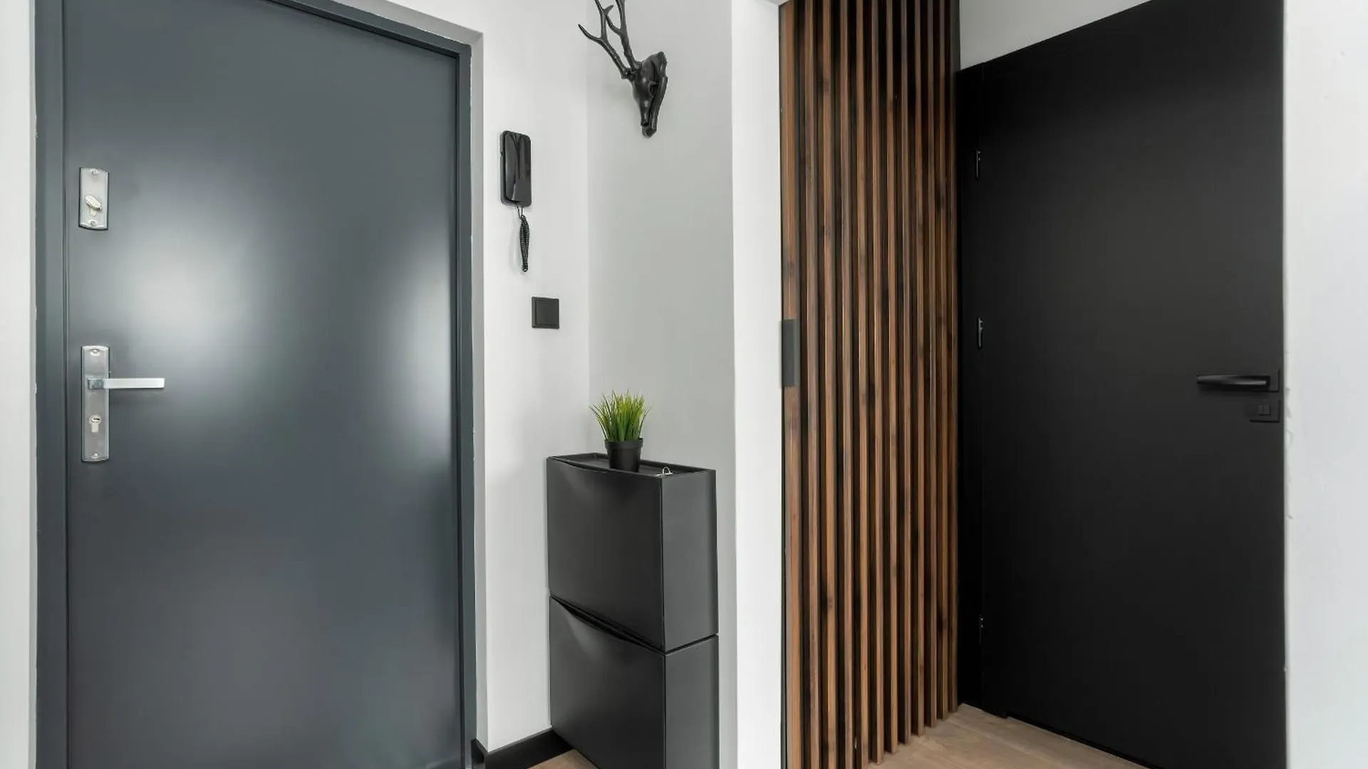 Spacious Apartment In A Quiet Area Of Poznan By Noclegi Renters