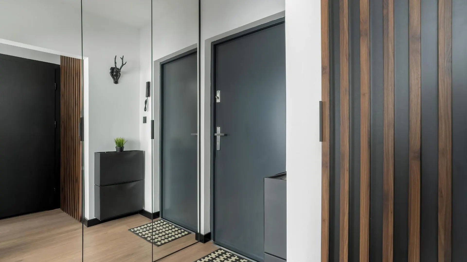 Spacious Apartment In A Quiet Area Of Poznan By Noclegi Renters